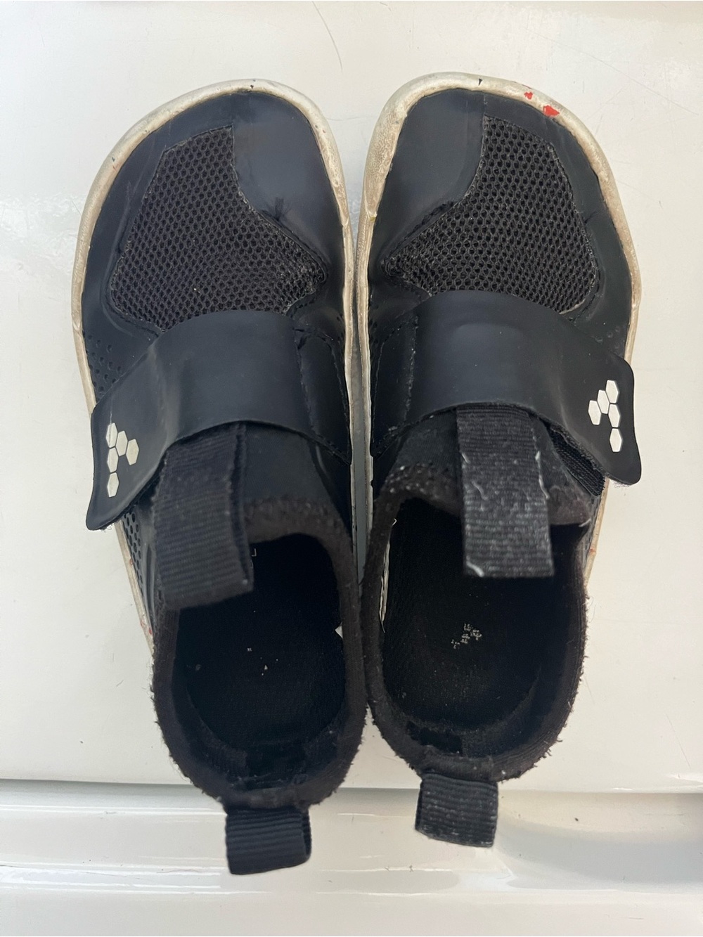 Vivo barefoot sneakers